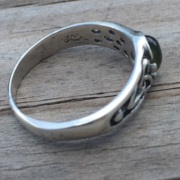 Triskele Ring .925 Sterling Silver w/ Peridot - Picture 6 of 8